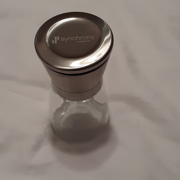 Stainless steel salt or pepper shaker - Picture 1 of 4